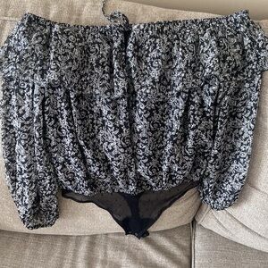 Abercrombie & Fitch off the shoulder body suit top